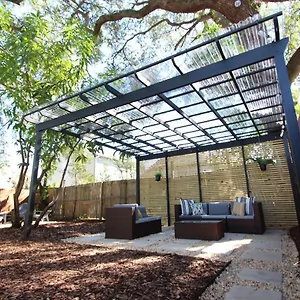 3 Bedroom Modern Ybor Home- Pet Friendly Tampa