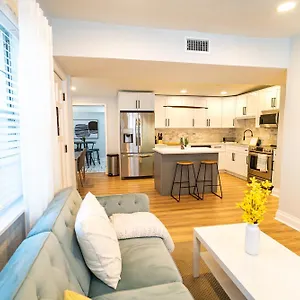 Chic & Stylish Location Tampa