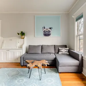 Colletion - Classic - Parks, Eateries & Local Shops Holiday home Portland