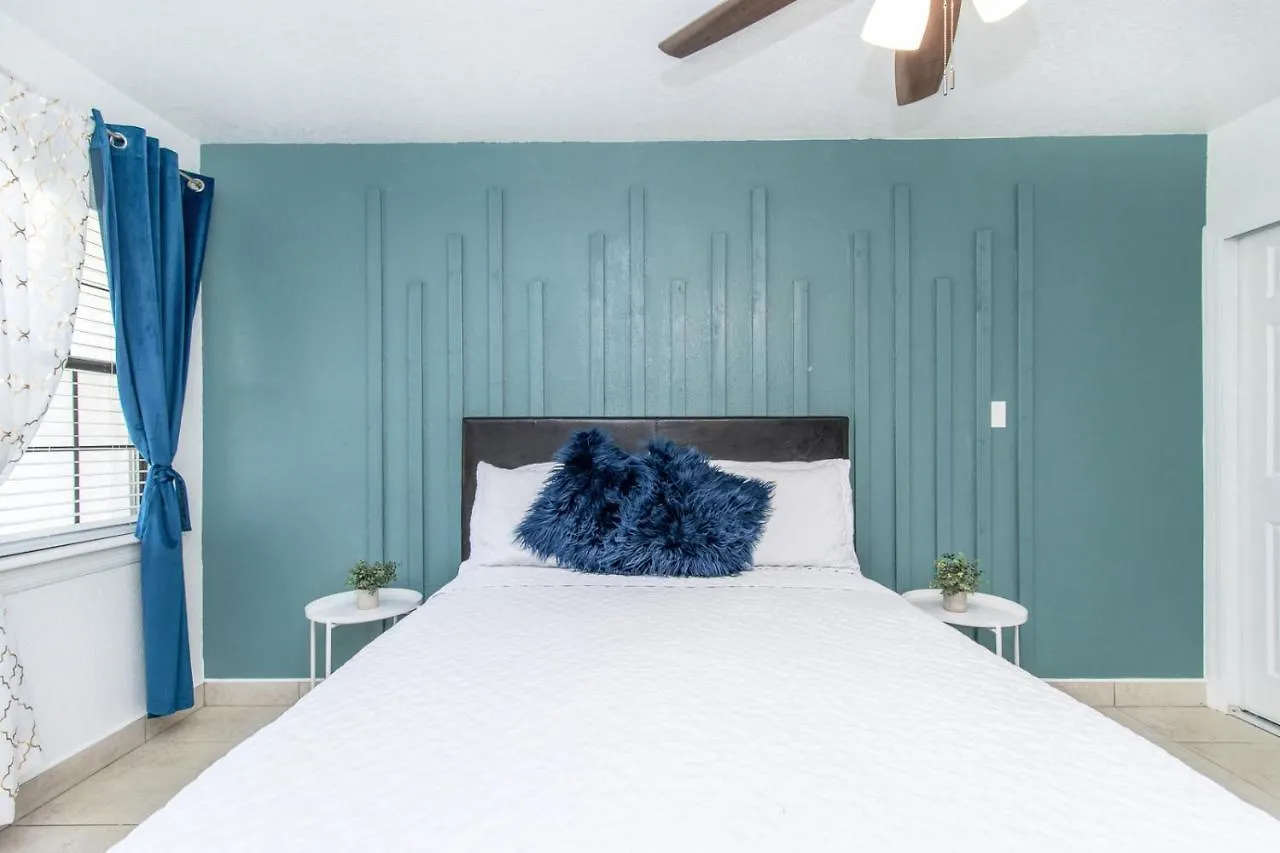 Holiday home 6 Bedroom Bucs Airport Mall Beach Wifi Tampa