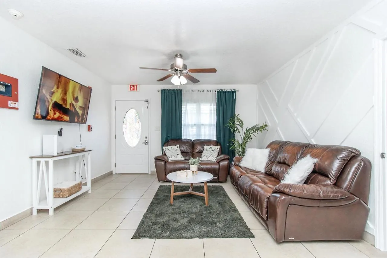 6 Bedroom Bucs Airport Mall Beach Wifi Tampa 0*,  United States