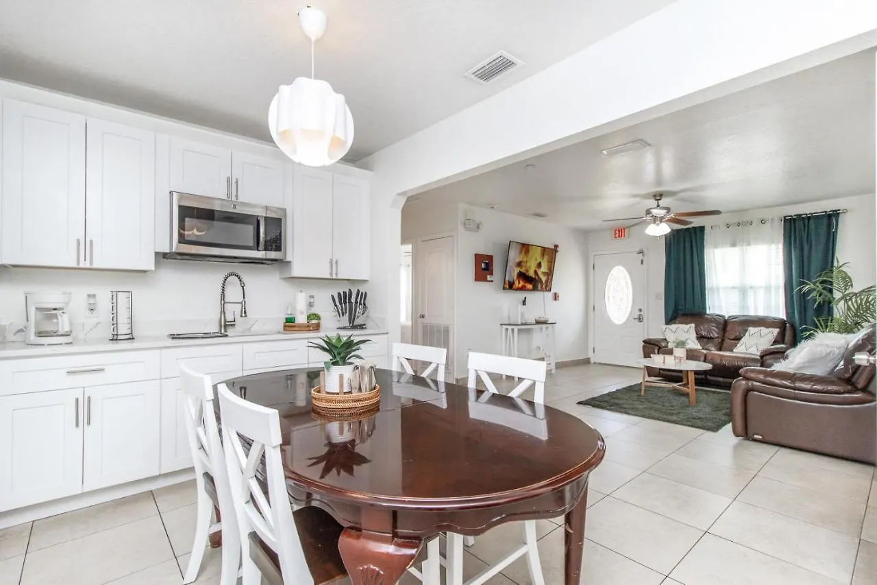 6 Bedroom Bucs Airport Mall Beach Wifi Tampa Holiday home