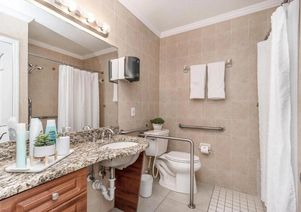 6 Bedroom Bucs Airport Mall Beach Wifi Tampa 0*,  United States